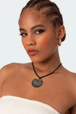 She Shell Twisted Cord Necklace